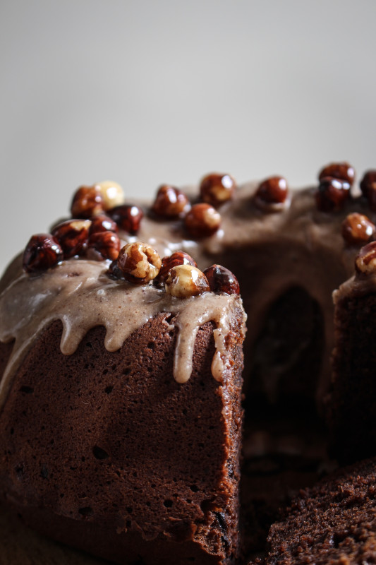 chocolate pumpkin cake with hazelnut praline frosting-1-3