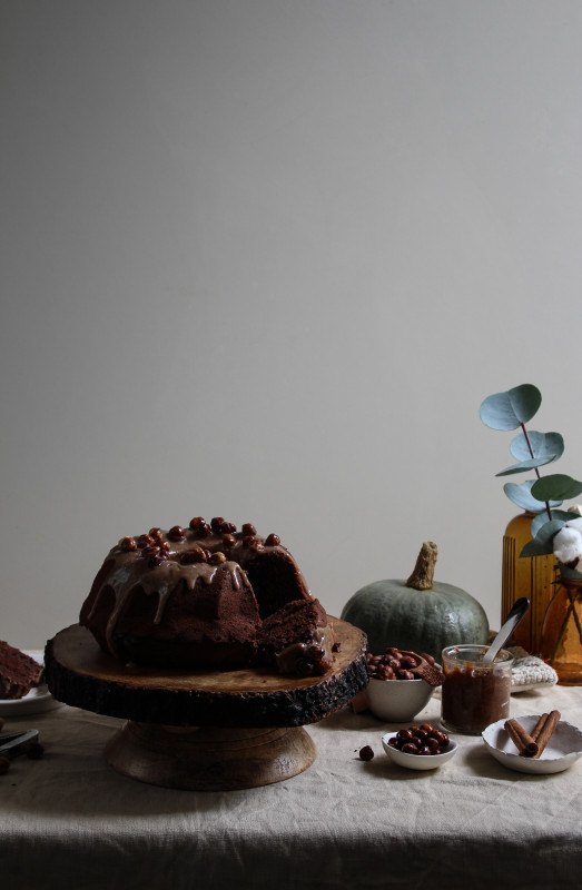 chocolate pumpkin cake with hazelnut praline frosting-1-4