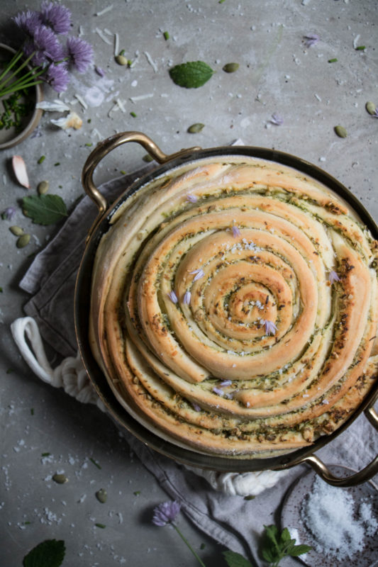 chive pumpkin seed pesto bread-1