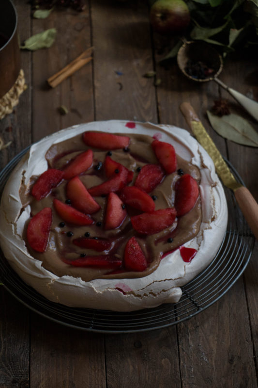 pavlova with apples and elderberries and chai custard-1-10