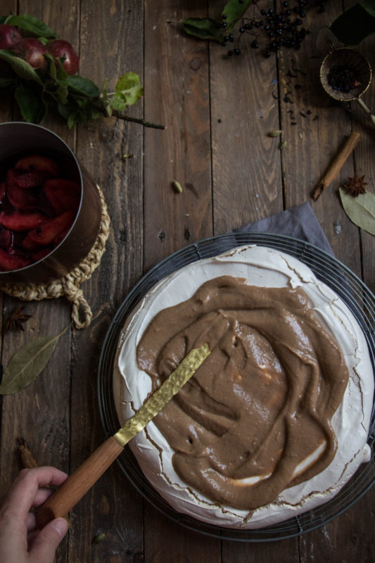 pavlova with apples and elderberries and chai custard-1-8