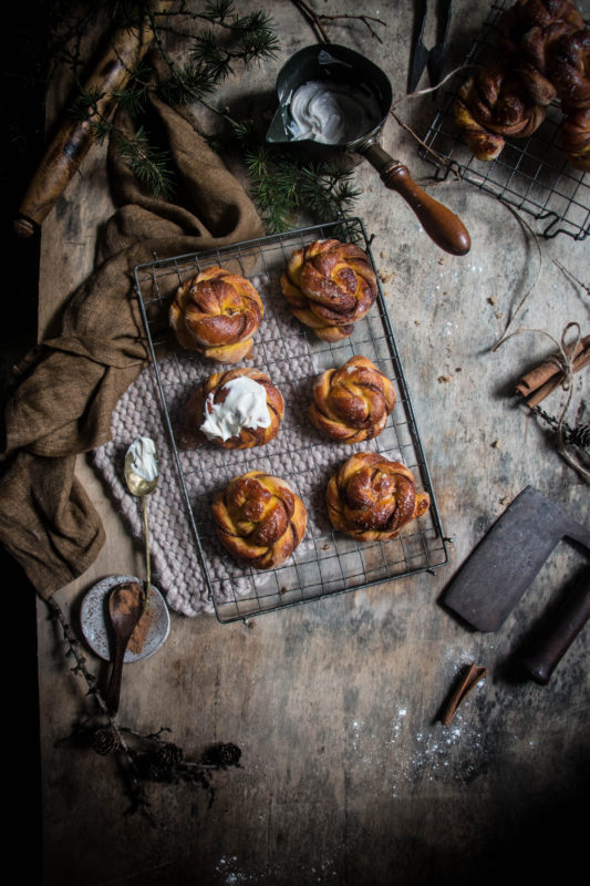 golden-milk-cinnamon-buns-1-10