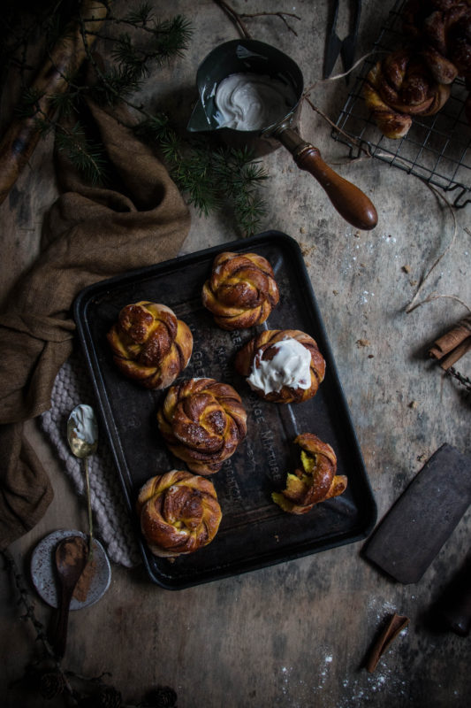 golden-milk-cinnamon-buns-1