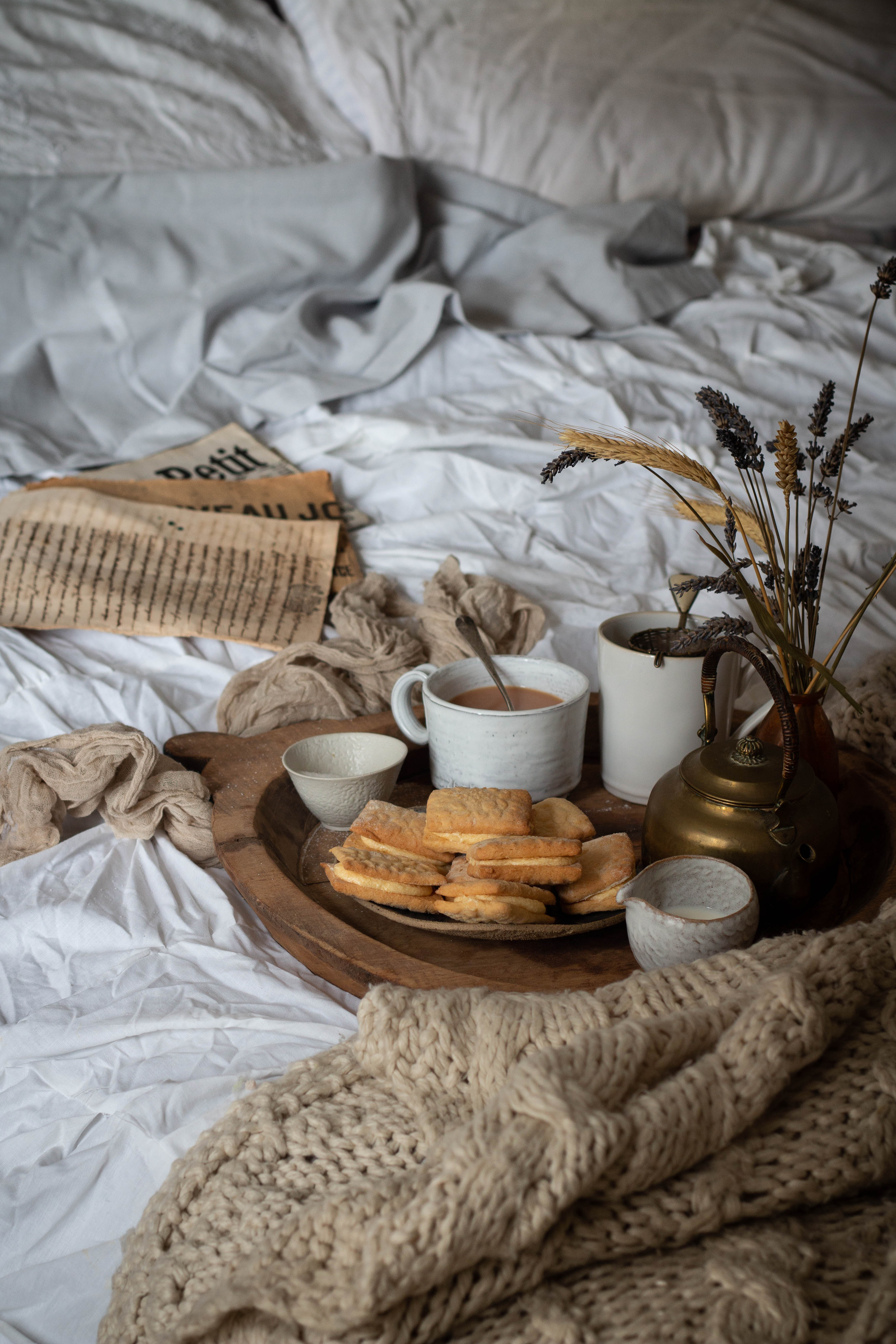 custard cream biscuits