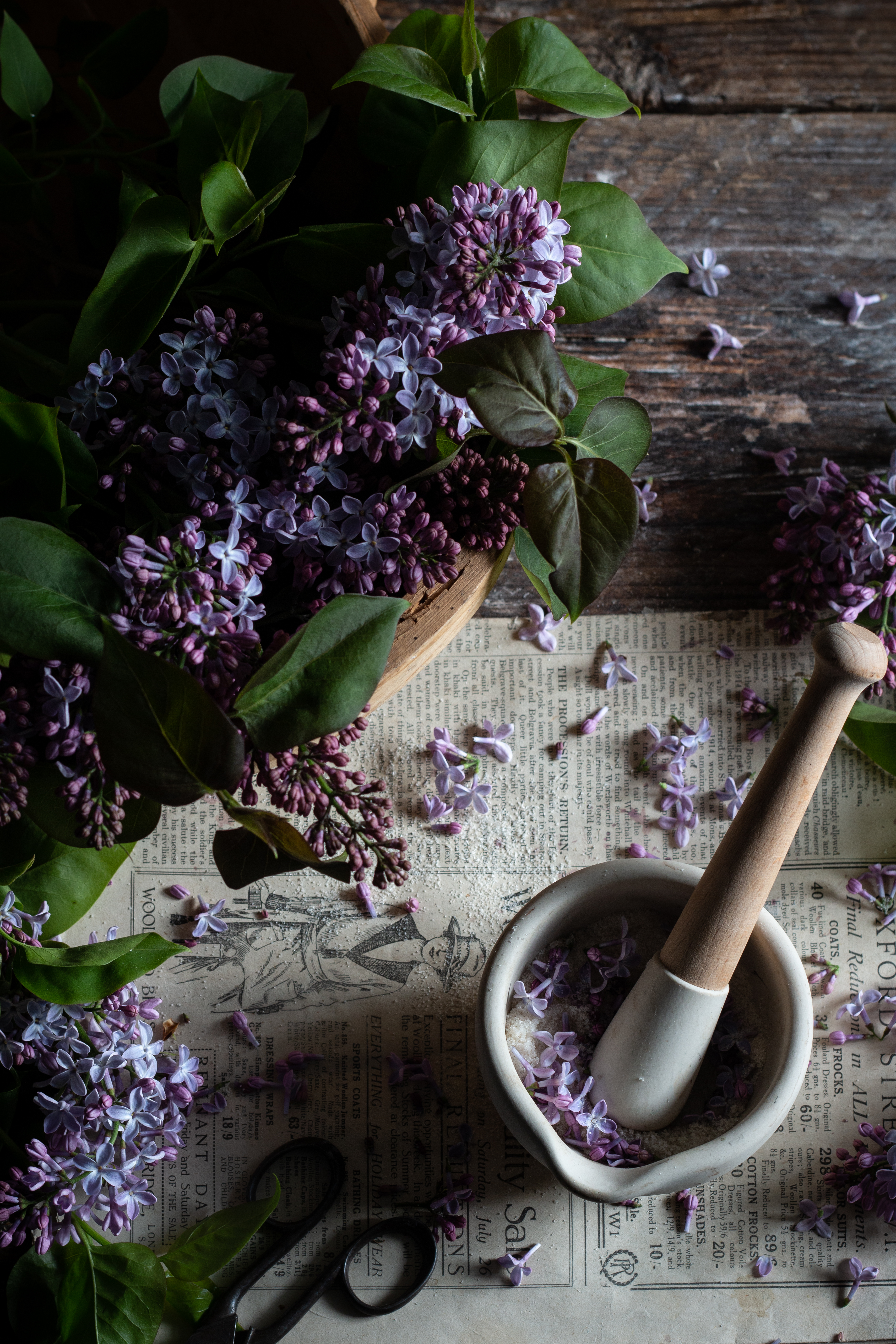 Lilac sugar salty honey pie with rhubarb