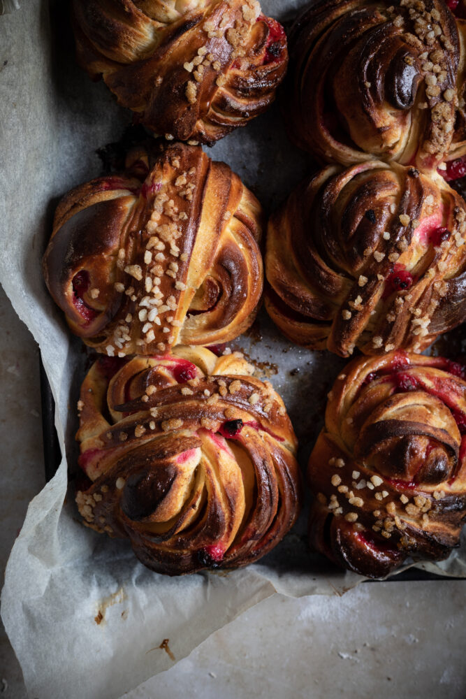 cardamom red current buns