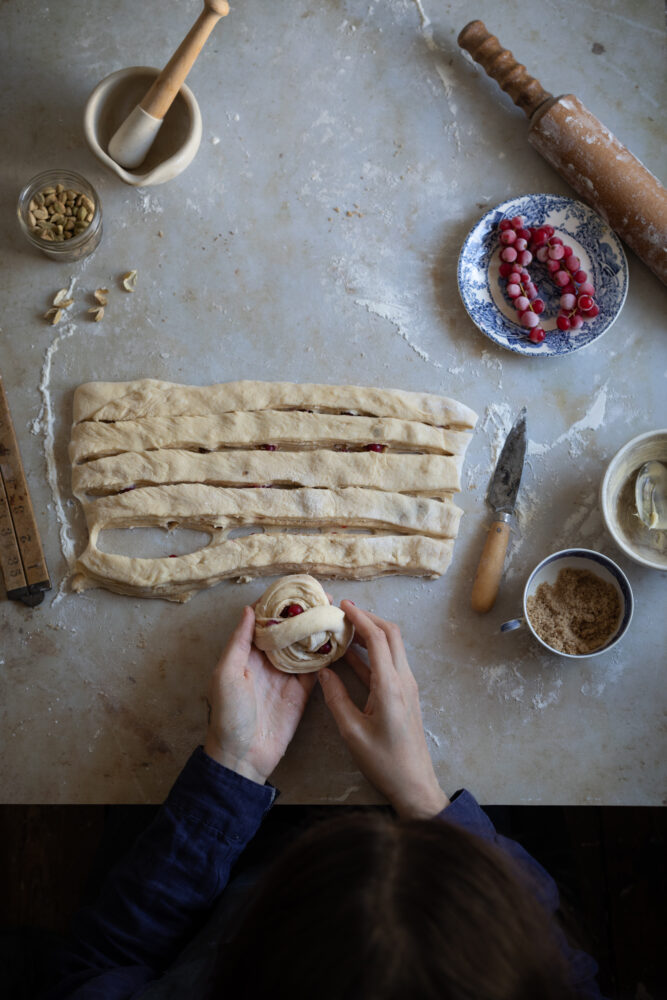 cardamom red current buns