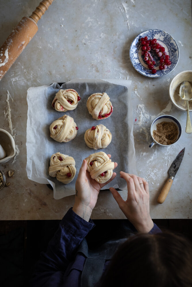 cardamom red current buns