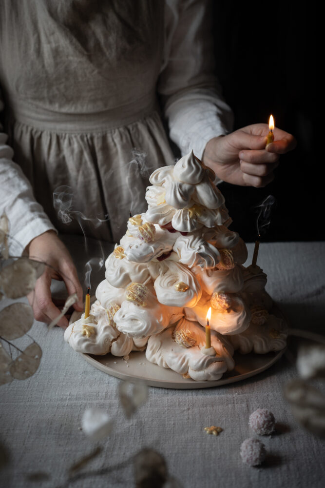 christmas tree meringue with candles