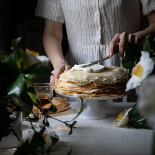 assembling cake