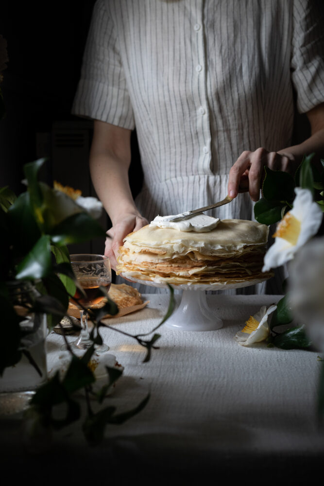 assembling cake