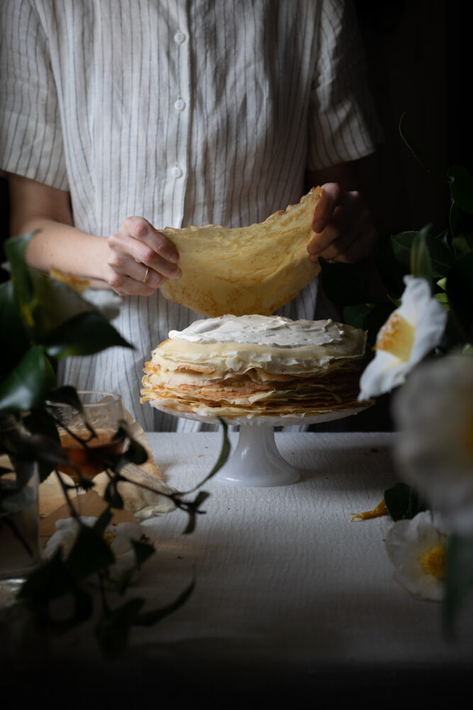 assembling cake