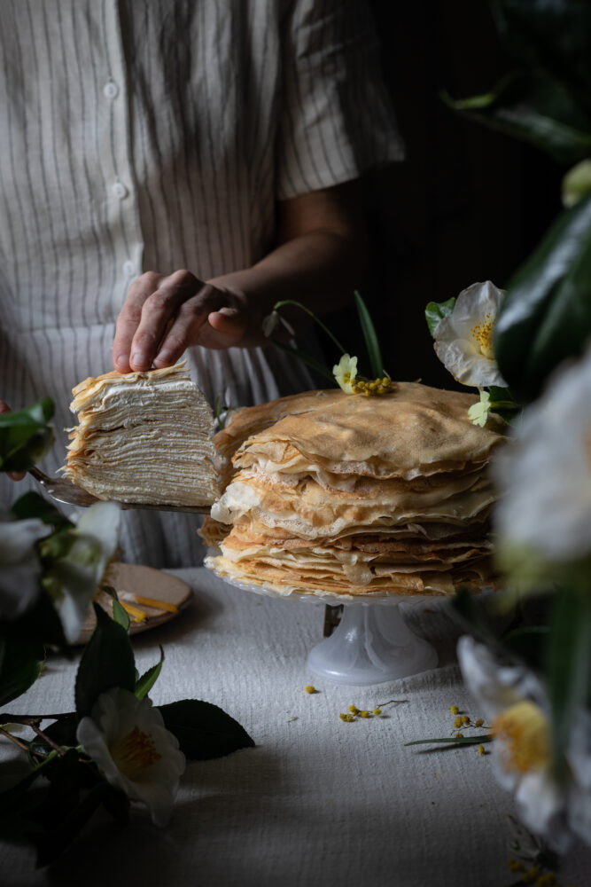 serving cake