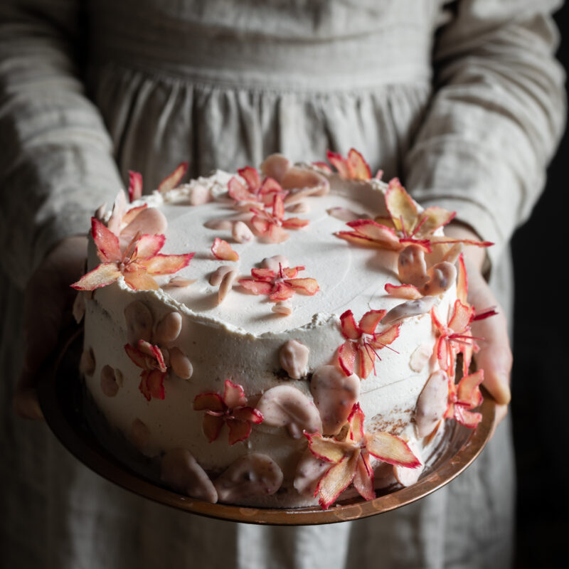 Rhubarb flower cake