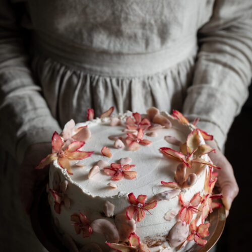 Rhubarb flower cake