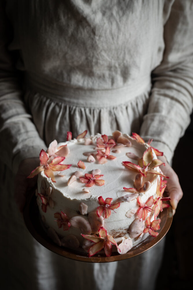 Rhubarb flower cake