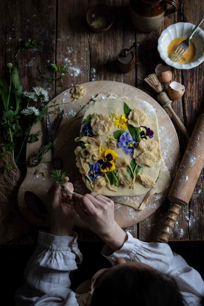 decorating pie