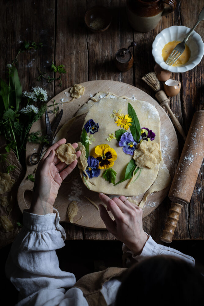 decorating pie