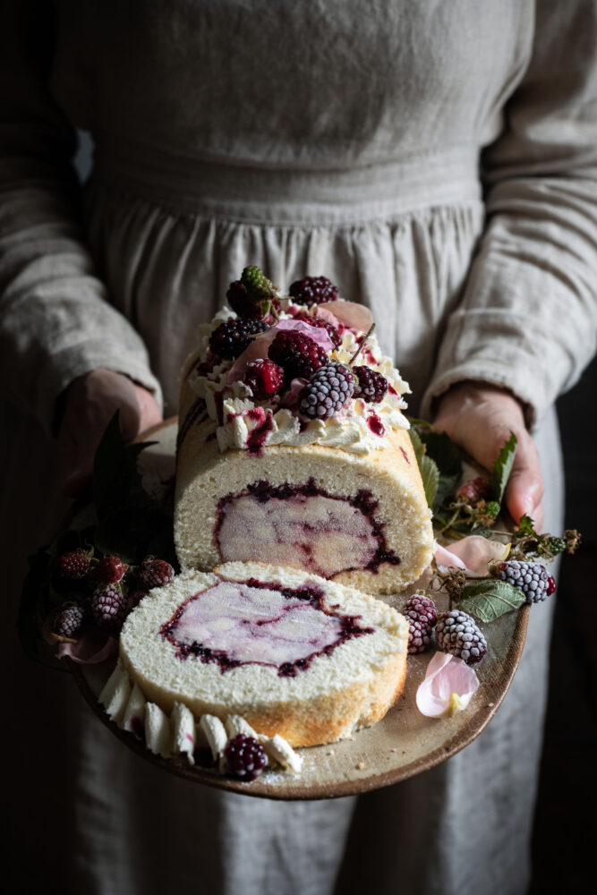 Ice cream roll cake